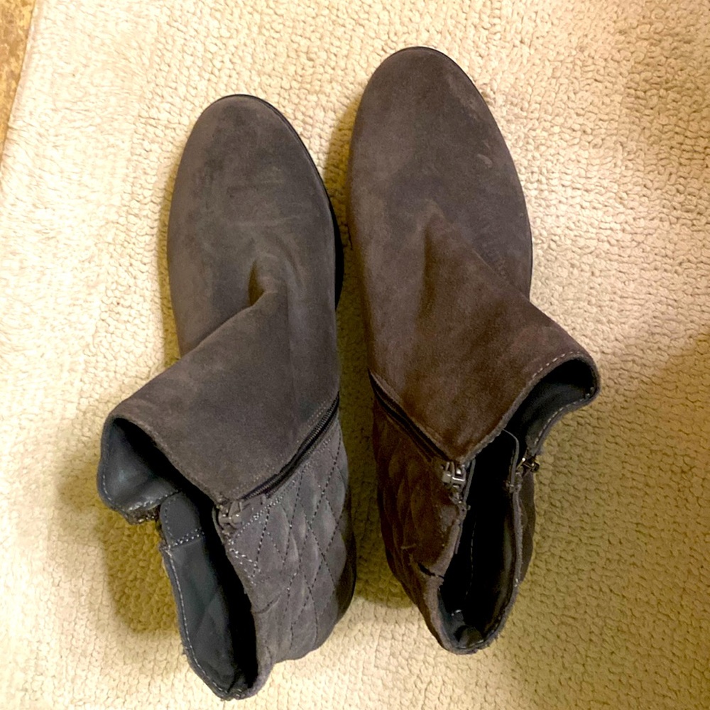 Need gone!! NWOT and WOB White Mountain 11W Gray shortie boots